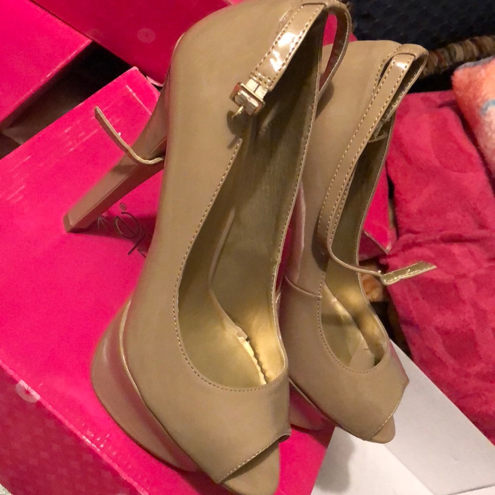 High heels - Picture 2 of 3